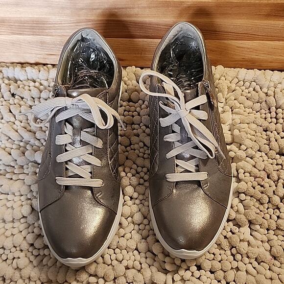 MUNRO EMMIE SILVER QUILTED LACE-UP SNEAKERS WOMAN SIZE 9.5 NWOB - Picture 7 of 16